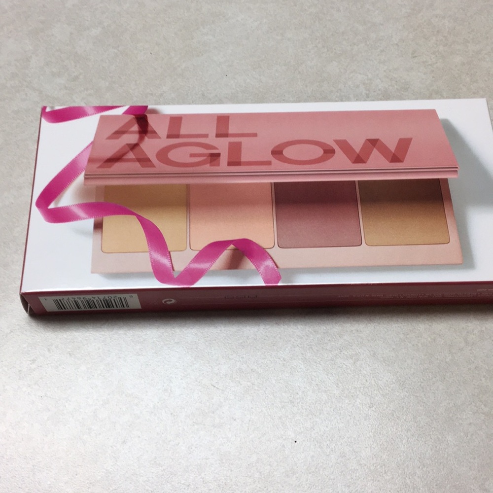 Clinique Aglow palette